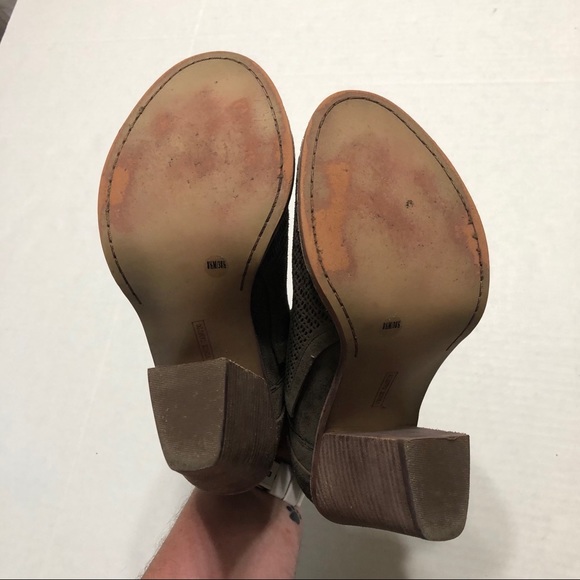 Vince Camuto Tornado 01 Karini Booties - Picture 12 of 13